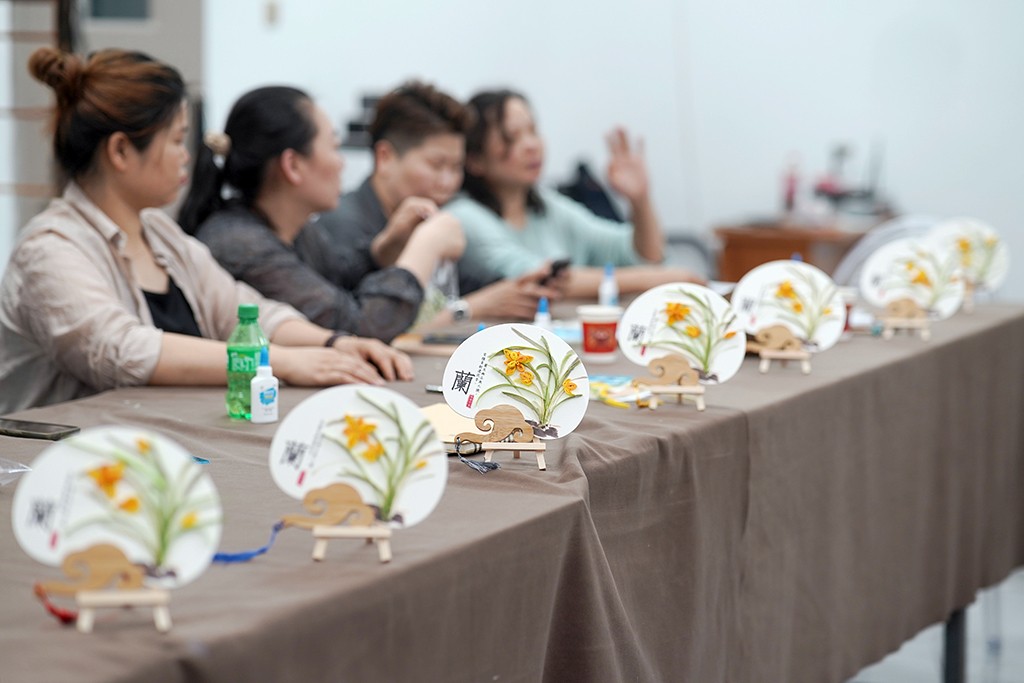 博思花藝婚慶教育，婚慶培訓(xùn)，花藝培訓(xùn)，插花培訓(xùn)，花藝師培訓(xùn)，主持人培訓(xùn)，商務(wù)主持人培訓(xùn)，花店運(yùn)營培訓(xùn)，花店全系統(tǒng)營銷，小白開花店，小白學(xué)主持，金璽棠婚慶酒店，金璽棠總部，鄭州金麻雀教育科技有限公司