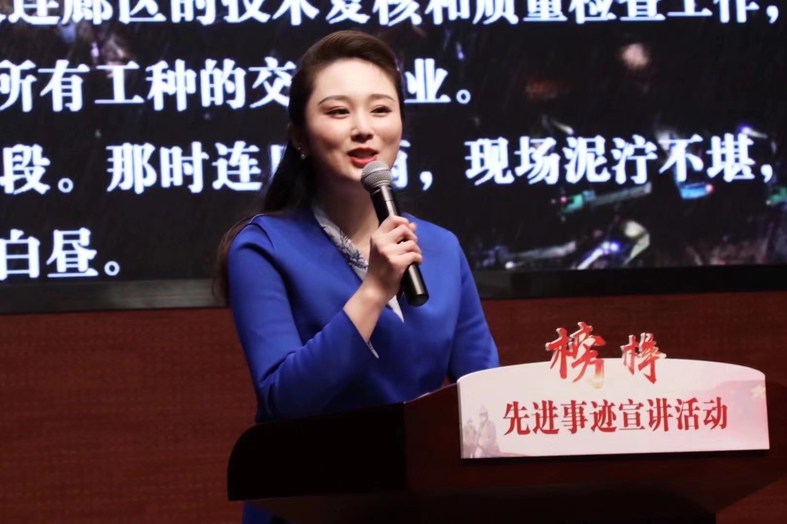 博思花藝婚慶教育，婚慶培訓(xùn)，花藝培訓(xùn)，插花培訓(xùn)，花藝師培訓(xùn)，主持人培訓(xùn)，商務(wù)主持人培訓(xùn)，花店運(yùn)營(yíng)培訓(xùn)，花店全系統(tǒng)營(yíng)銷，小白開(kāi)花店，小白學(xué)主持，金璽棠婚慶酒店，金璽棠總部，鄭州金麻雀教育科技有限公司