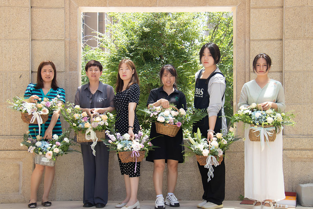 博思花藝婚慶教育，婚慶培訓(xùn)，花藝培訓(xùn)，插花培訓(xùn)，花藝師培訓(xùn)，主持人培訓(xùn)，商務(wù)主持人培訓(xùn)，花店運(yùn)營(yíng)培訓(xùn)，花店全系統(tǒng)營(yíng)銷，小白開(kāi)花店，小白學(xué)主持，金璽棠婚慶酒店，金璽棠總部，鄭州金麻雀教育科技有限公司