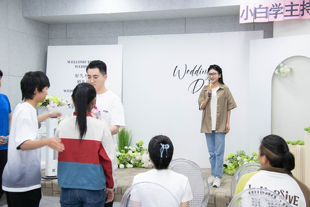 博思花藝婚慶教育，婚慶培訓(xùn)，花藝培訓(xùn)，插花培訓(xùn)，花藝師培訓(xùn)，主持人培訓(xùn)，商務(wù)主持人培訓(xùn)，花店運營培訓(xùn)，花店全系統(tǒng)營銷，小白開花店，小白學(xué)主持，金璽棠婚慶酒店，金璽棠總部，鄭州金麻雀教育科技有限公司