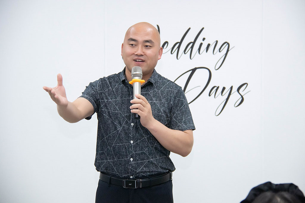博思花藝婚慶教育，婚慶培訓(xùn)，花藝培訓(xùn)，插花培訓(xùn)，花藝師培訓(xùn)，主持人培訓(xùn)，商務(wù)主持人培訓(xùn)，花店運營培訓(xùn)，花店全系統(tǒng)營銷，小白開花店，小白學(xué)主持，金璽棠婚慶酒店，金璽棠總部，鄭州金麻雀教育科技有限公司
