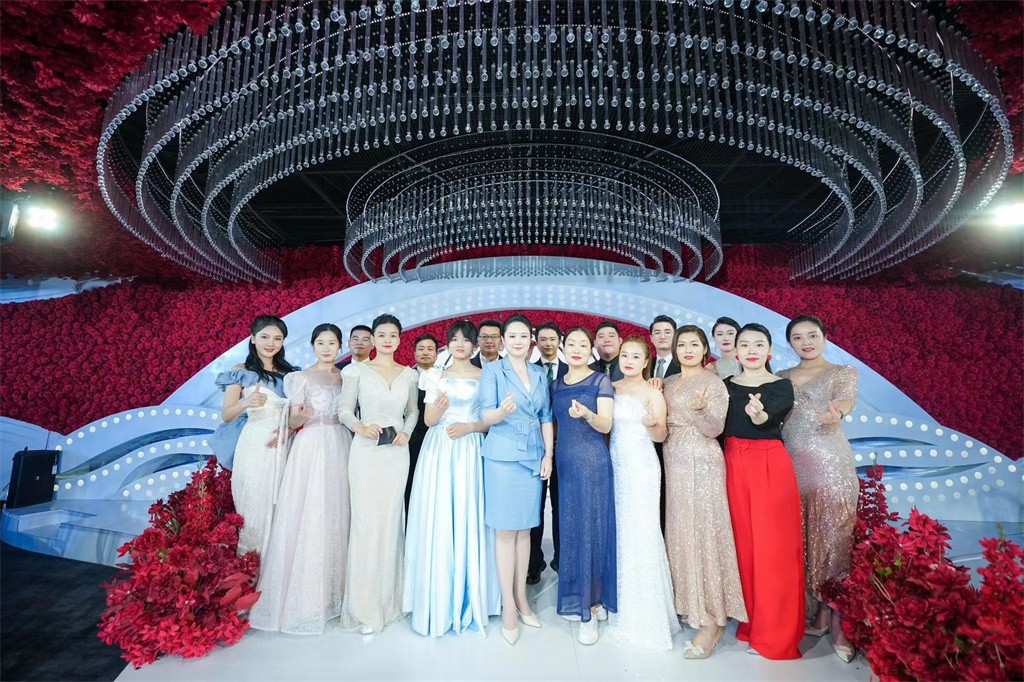 博思花藝婚慶教育，婚慶培訓(xùn)，花藝培訓(xùn)，插花培訓(xùn)，花藝師培訓(xùn)，主持人培訓(xùn)，商務(wù)主持人培訓(xùn)，花店運(yùn)營(yíng)培訓(xùn)，花店全系統(tǒng)營(yíng)銷，小白開花店，小白學(xué)主持，金璽棠婚慶酒店，金璽棠總部，鄭州金麻雀教育科技有限公司