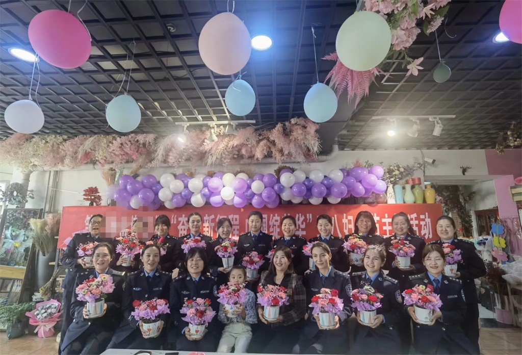 博思花藝婚慶教育，婚慶培訓(xùn)，花藝培訓(xùn)，插花培訓(xùn)，花藝師培訓(xùn)，主持人培訓(xùn)，商務(wù)主持人培訓(xùn)，花店運營培訓(xùn)，花店全系統(tǒng)營銷，小白開花店，小白學(xué)主持，金璽棠婚慶酒店，金璽棠總部，鄭州金麻雀教育科技有限公司