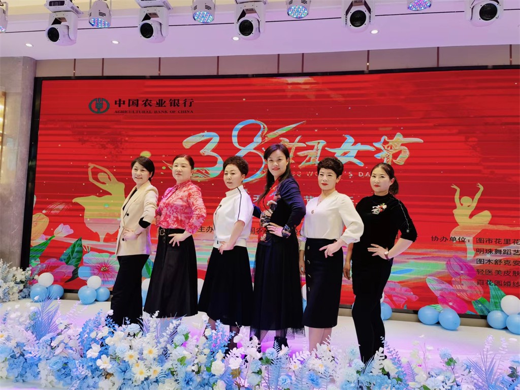 博思花藝婚慶教育，婚慶培訓(xùn)，花藝培訓(xùn)，插花培訓(xùn)，花藝師培訓(xùn)，主持人培訓(xùn)，商務(wù)主持人培訓(xùn)，花店運營培訓(xùn)，花店全系統(tǒng)營銷，小白開花店，小白學(xué)主持，金璽棠婚慶酒店，金璽棠總部，鄭州金麻雀教育科技有限公司