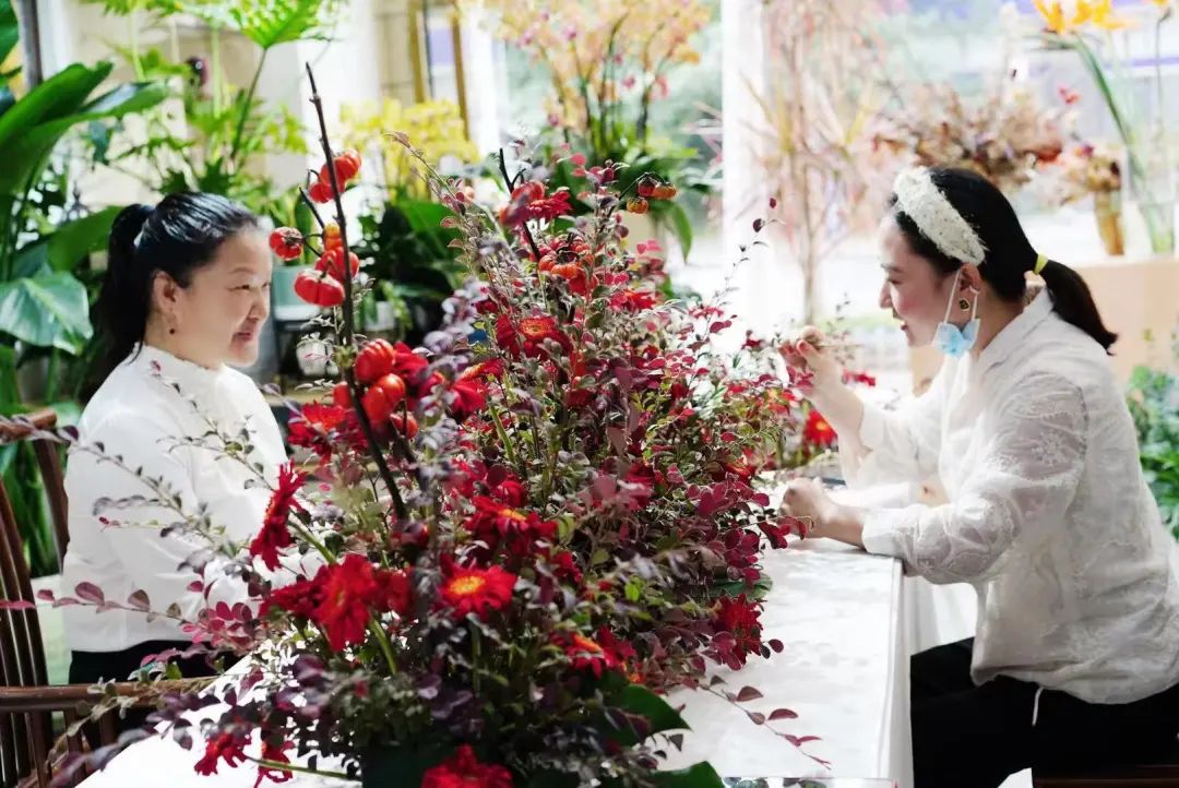 博思花藝婚慶教育，婚慶培訓(xùn)，花藝培訓(xùn)，插花培訓(xùn)，花藝師培訓(xùn)，主持人培訓(xùn)，商務(wù)主持人培訓(xùn)，花店運(yùn)營培訓(xùn)，花店全系統(tǒng)營銷，小白開花店，小白學(xué)主持，金璽棠婚慶酒店，金璽棠總部，鄭州金麻雀教育科技有限公司