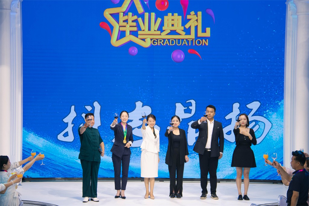 博思花藝婚慶教育，婚慶培訓，花藝培訓，插花培訓，花藝師培訓，主持人培訓，商務(wù)主持人培訓，花店運營培訓，花店全系統(tǒng)營銷，小白開花店，小白學主持，金璽棠婚慶酒店，金璽棠總部，鄭州金麻雀教育科技有限公司