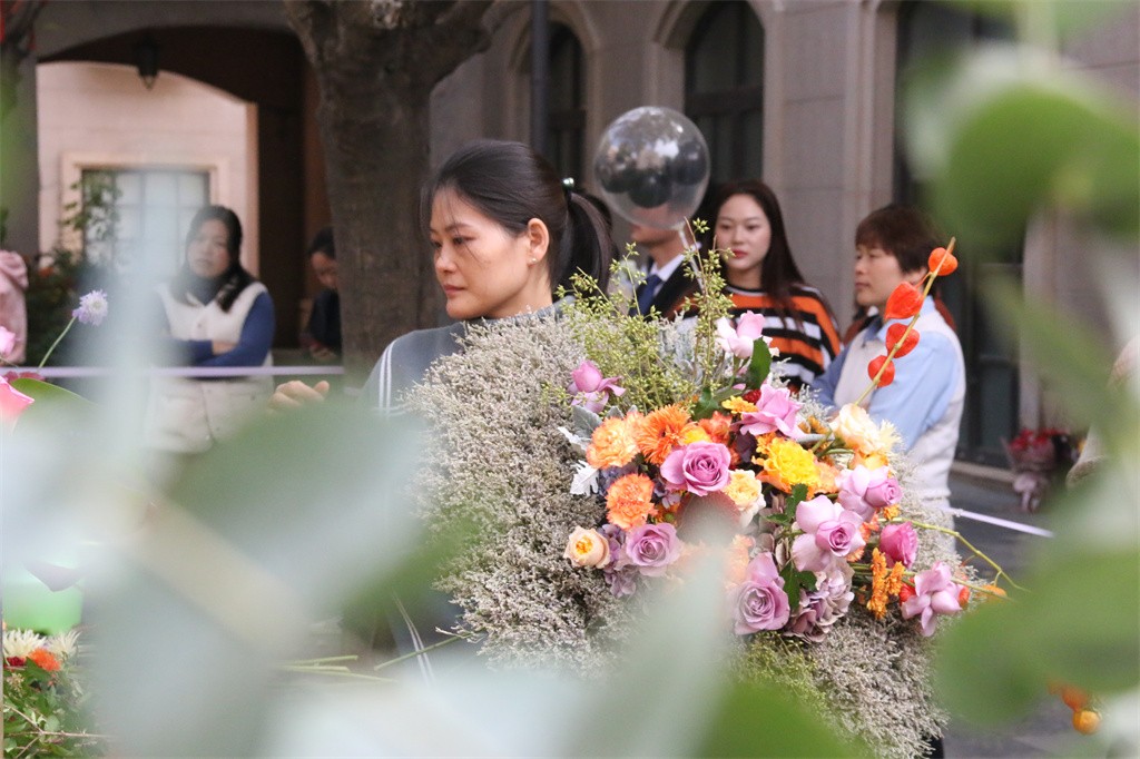 博思花藝婚慶教育，婚慶培訓(xùn)，花藝培訓(xùn)，插花培訓(xùn)，花藝師培訓(xùn)，主持人培訓(xùn)，商務(wù)主持人培訓(xùn)，花店運(yùn)營(yíng)培訓(xùn)，花店全系統(tǒng)營(yíng)銷，小白開(kāi)花店，小白學(xué)主持，金璽棠婚慶酒店，金璽棠總部，鄭州金麻雀教育科技有限公司