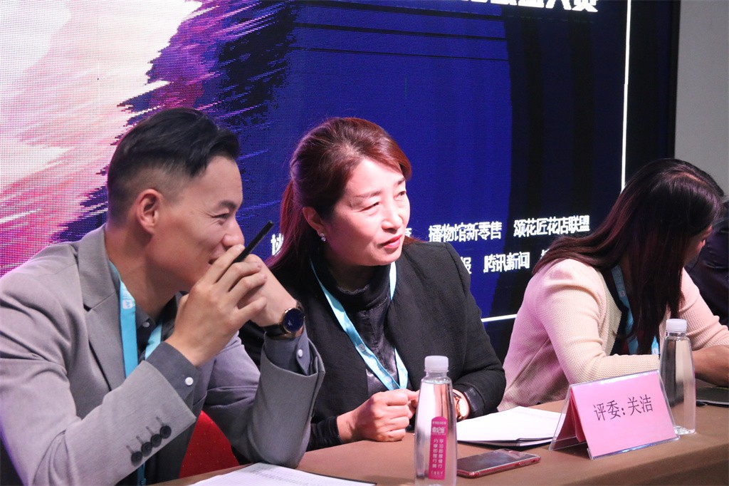 博思花藝婚慶教育，婚慶培訓(xùn)，花藝培訓(xùn)，插花培訓(xùn)，花藝師培訓(xùn)，主持人培訓(xùn)，商務(wù)主持人培訓(xùn)，花店運(yùn)營(yíng)培訓(xùn)，花店全系統(tǒng)營(yíng)銷，小白開(kāi)花店，小白學(xué)主持，金璽棠婚慶酒店，金璽棠總部，鄭州金麻雀教育科技有限公司