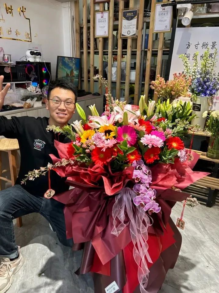 博思花藝婚慶教育，婚慶培訓(xùn)，花藝培訓(xùn)，插花培訓(xùn)，花藝師培訓(xùn)，主持人培訓(xùn)，商務(wù)主持人培訓(xùn)，花店運營培訓(xùn)，花店全系統(tǒng)營銷，小白開花店，小白學(xué)主持，金璽棠婚慶酒店，金璽棠總部，鄭州金麻雀教育科技有限公司