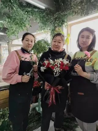 博思花藝婚慶教育，婚慶培訓，花藝培訓，插花培訓，花藝師培訓，主持人培訓，商務(wù)主持人培訓，花店運營培訓，花店全系統(tǒng)營銷，小白開花店，小白學主持，金璽棠婚慶酒店，金璽棠總部，鄭州金麻雀教育科技有限公司