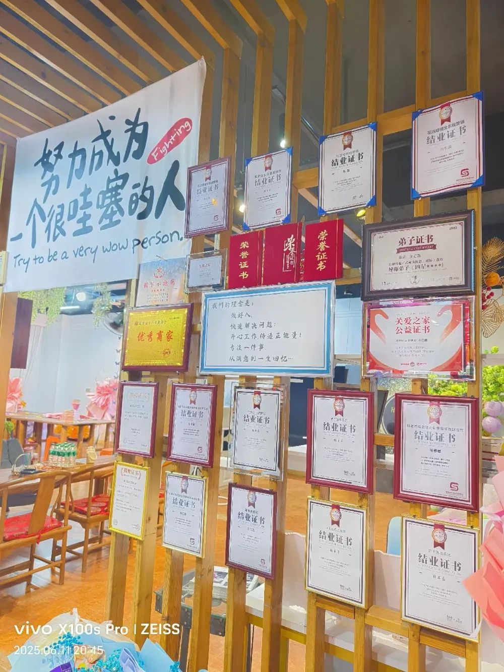 博思花藝婚慶教育，婚慶培訓(xùn)，花藝培訓(xùn)，插花培訓(xùn)，花藝師培訓(xùn)，主持人培訓(xùn)，商務(wù)主持人培訓(xùn)，花店運營培訓(xùn)，花店全系統(tǒng)營銷，小白開花店，小白學(xué)主持，金璽棠婚慶酒店，金璽棠總部，鄭州金麻雀教育科技有限公司